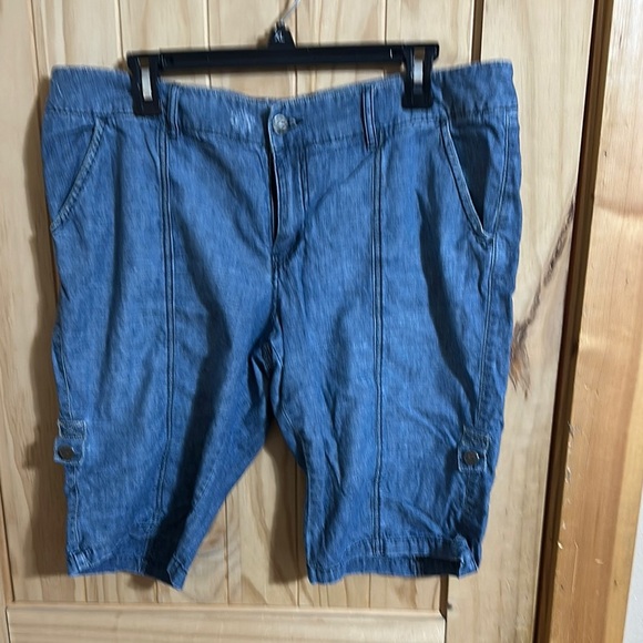 White House Black Market Women’s Blue Denim Shorts - Picture 1 of 5